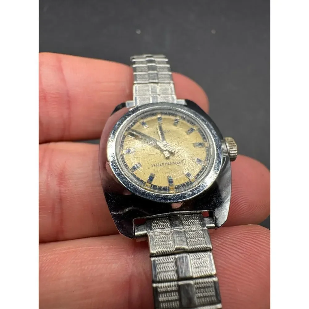 Vintage Timex UFO Mechanical Handwind Silver Tone Ladies Watch Water Resistant